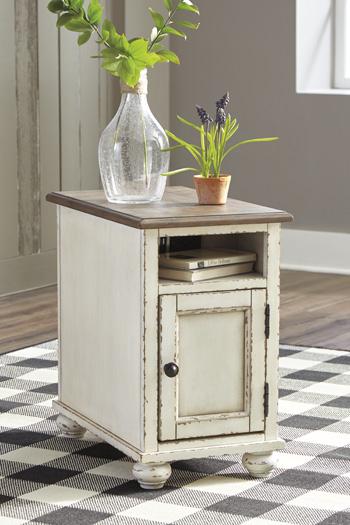 Realyn End Table Set