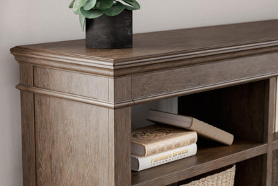 Janismore Credenza